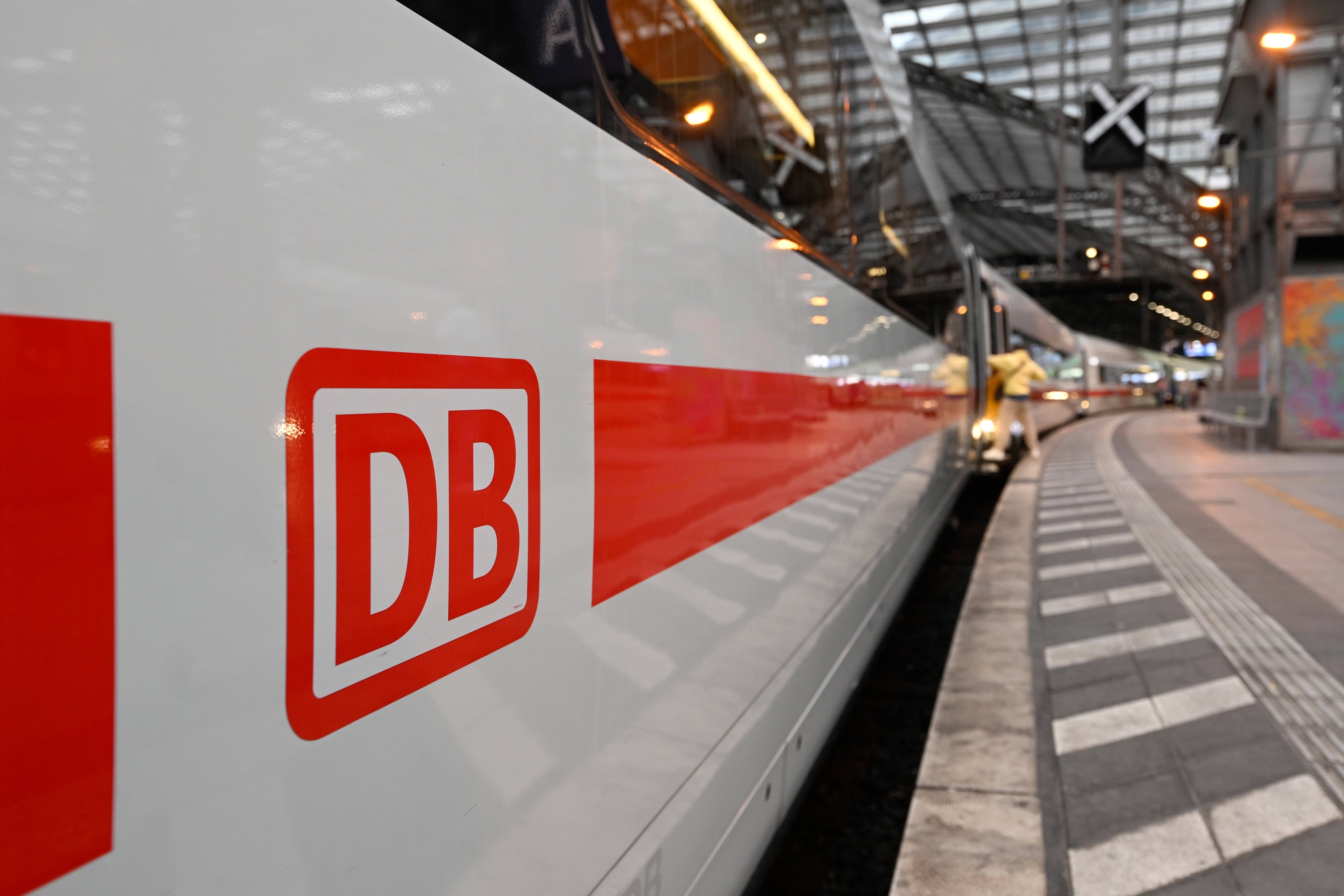 Deutsche Bahn - Roberto Pfeil - DPA