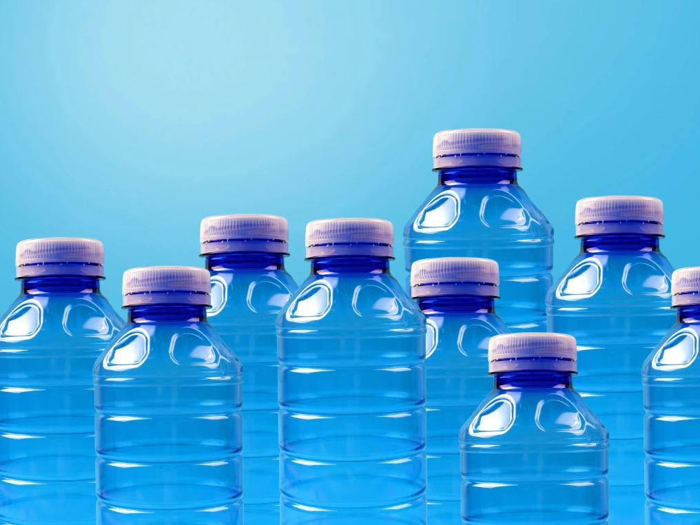 butelki kaucja woda - Canva