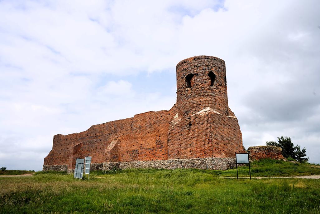 ruiny zamek koło - kolo.pl