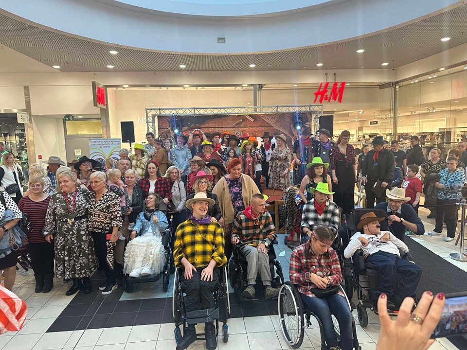 pokaz mody dla każdego konin - FB Fundacja Otwarcie