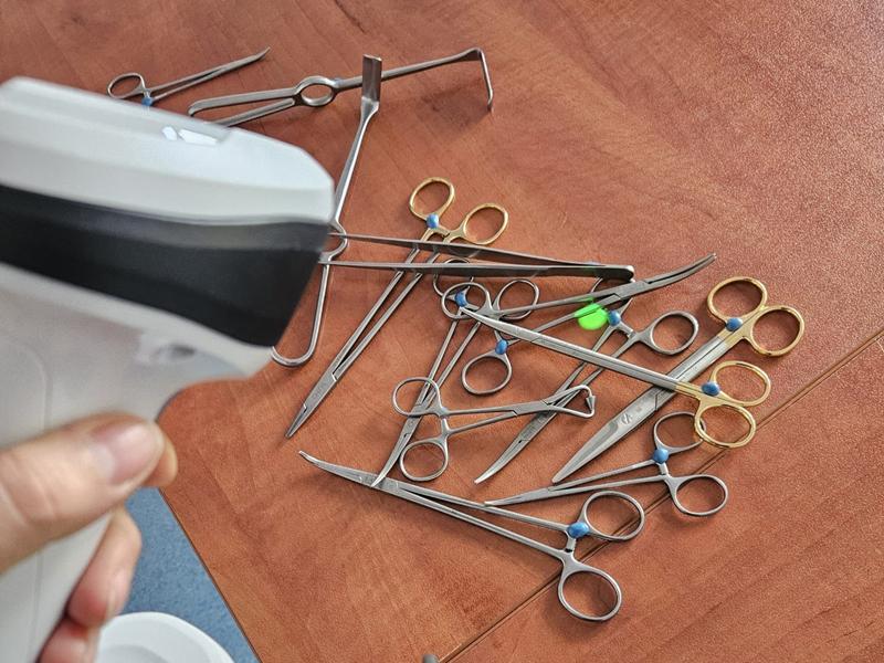 nożyce narzędzia chirurgiczne - Aleksandra Włodarczyk - Radio Poznań