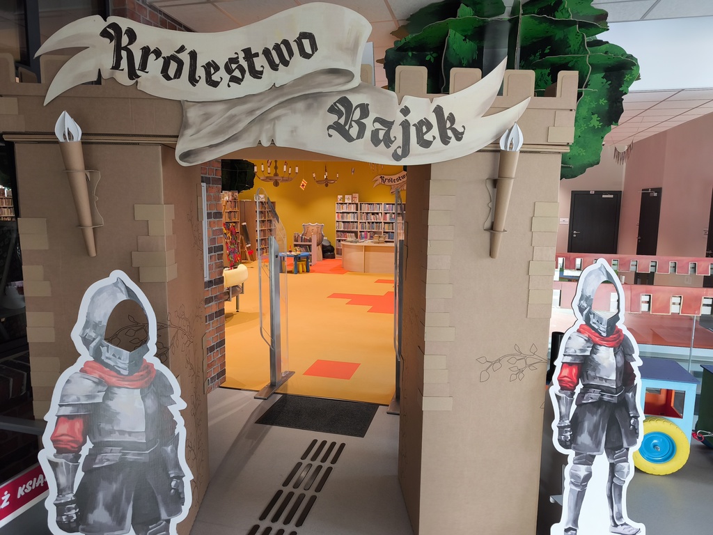 biblioteka leszno bajkowa sceneria - Bartłomiej Klupś