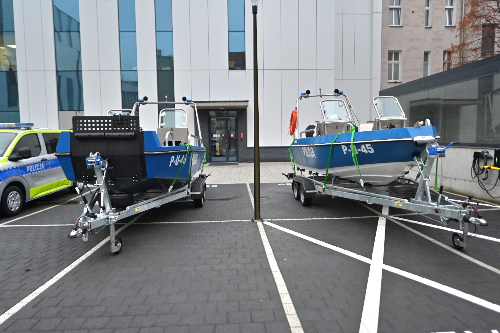 furgonetki i łodzie dla wielkopolskiej policji - Wojtek Wardejn  - Radio Poznań