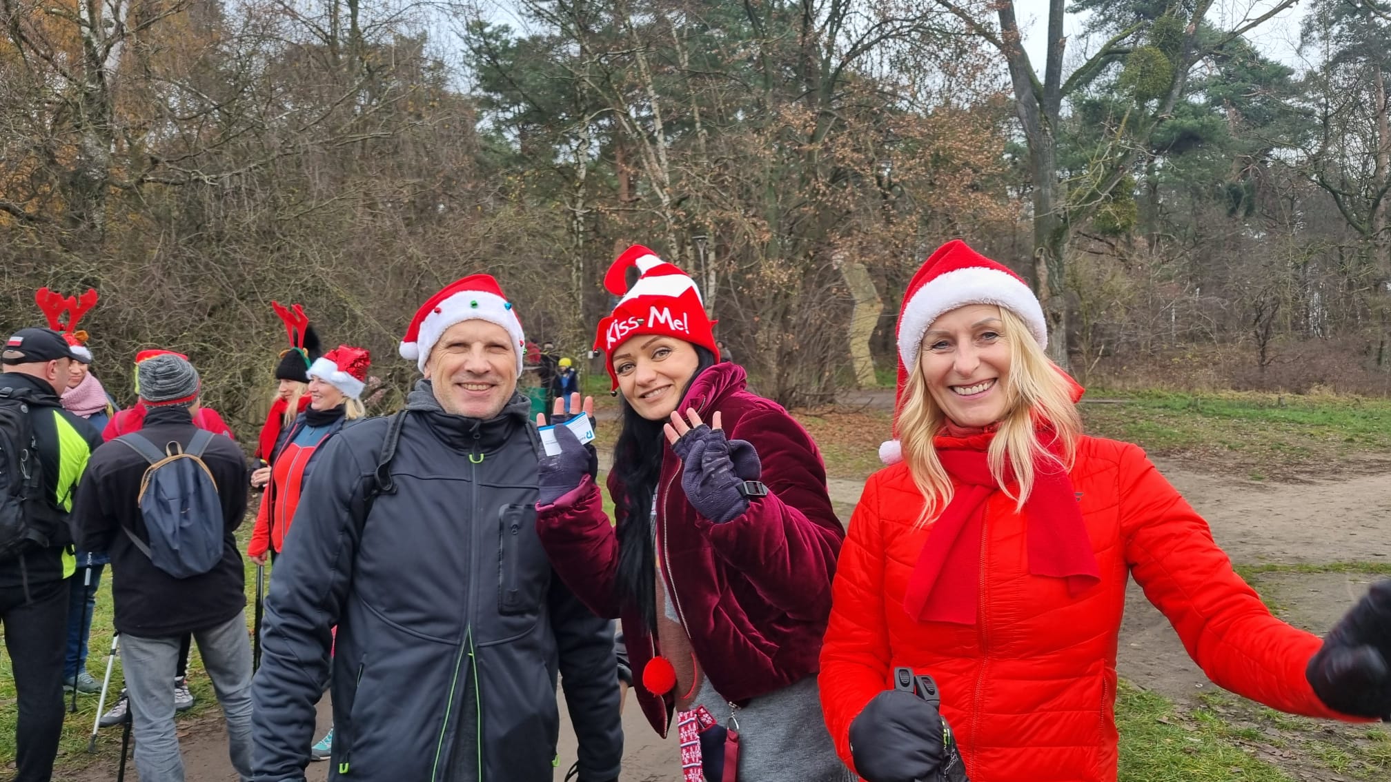 Marsz Mikołajów nad jeziorem Strzeszyńskim - Magdalena Konieczna  - Radio Poznań