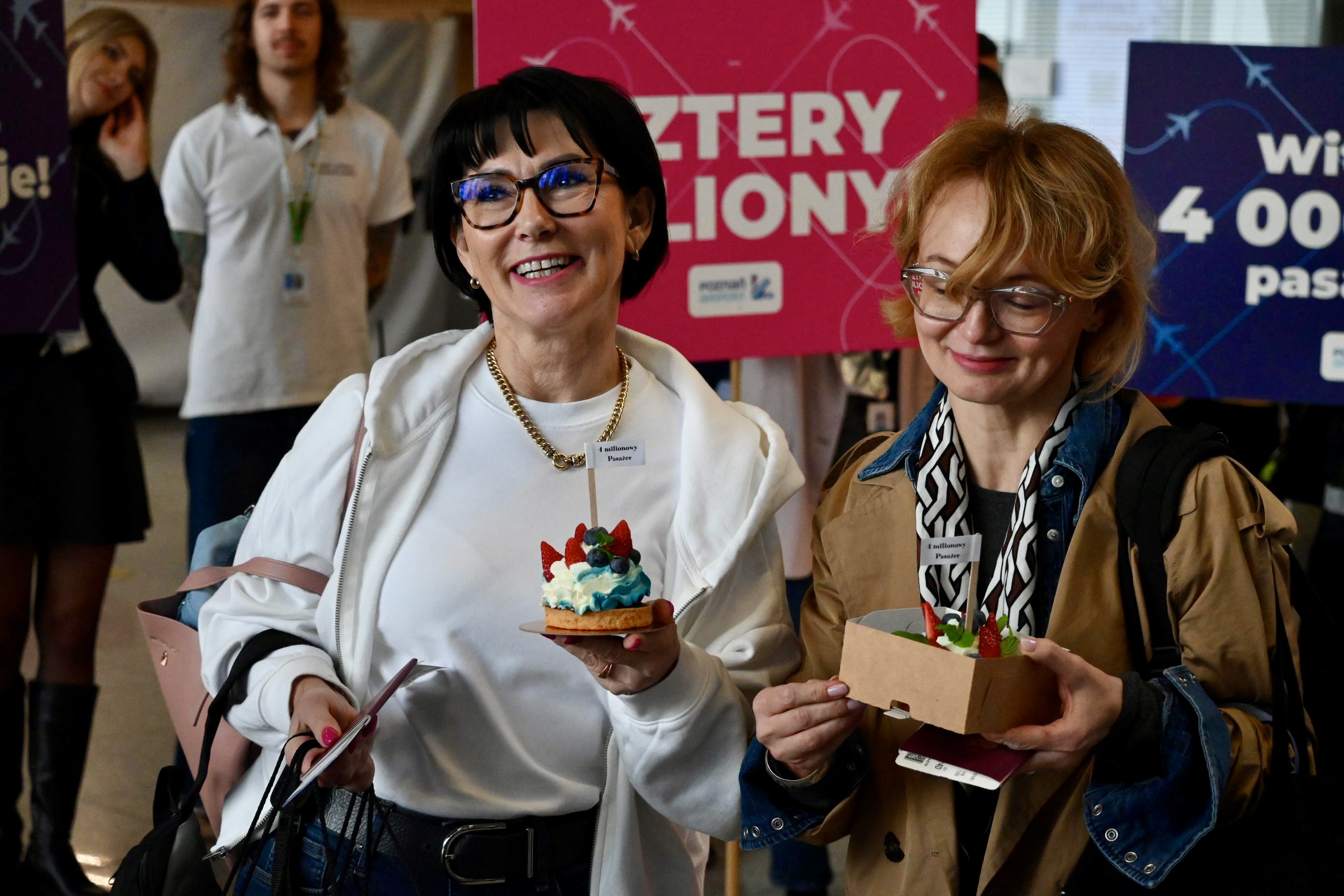 ławica pasażer lotniska 4 milionowy - Maciej Trzciński - Radio Poznań