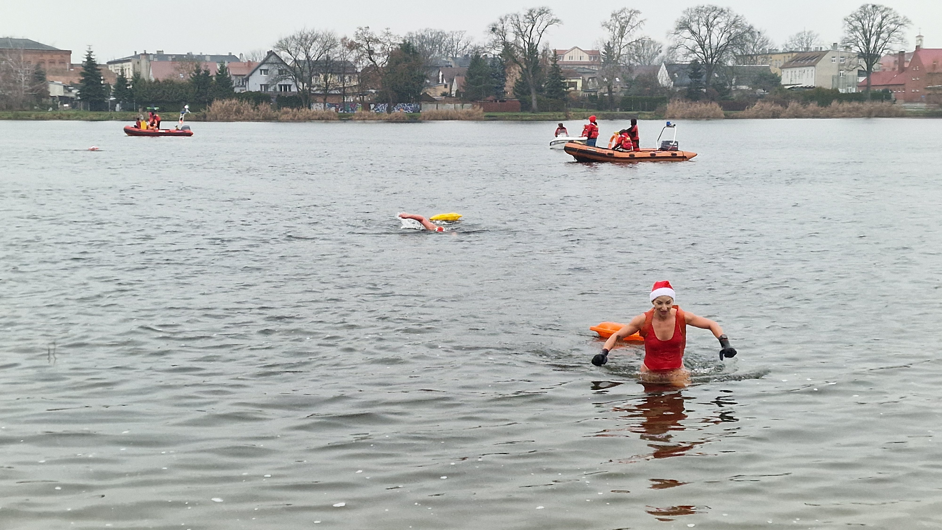 przepłynięcie jeziora rogozińskiego - Grzegorz Ługawiak