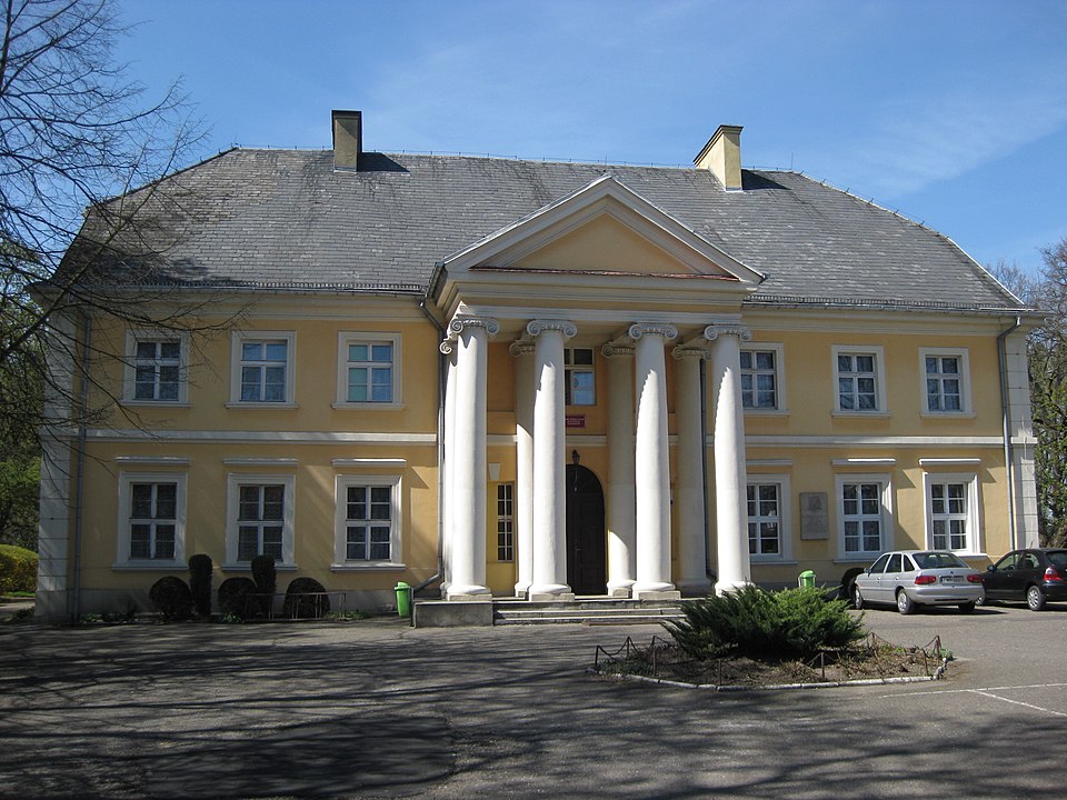 Kołaczkowo - Azymut (Rafał M. Socha)  - CC BY-SA 4.0