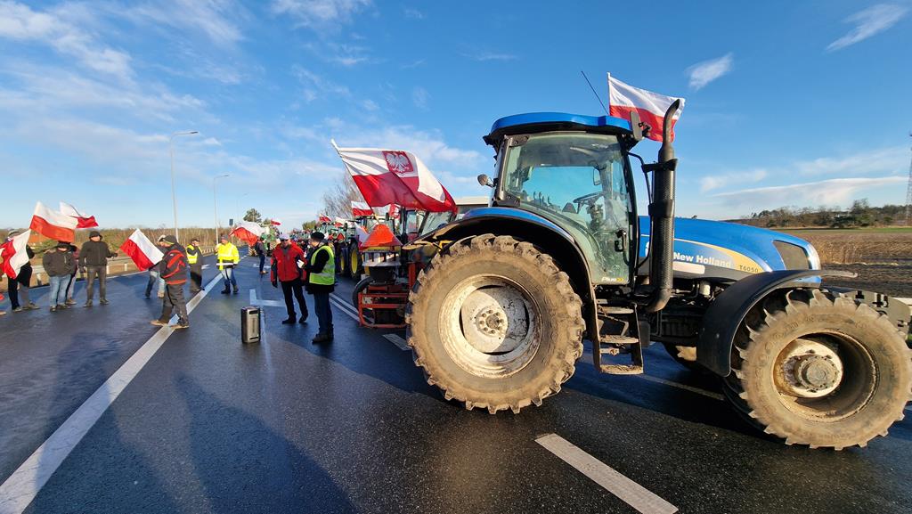 protest dk11 rolnicy protest  - Grzegorz Ługawiak - Radio Poznań