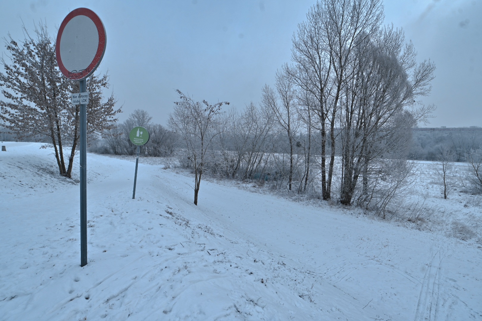 Służby patrolują koczowiska bezdomnych mróz bezdomni - Wojtek Wardejn  - Radio Poznań