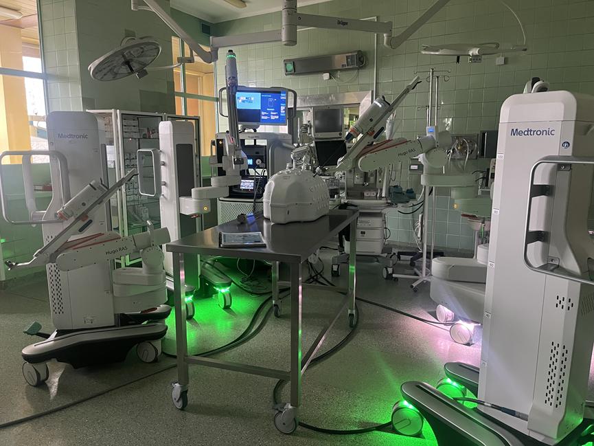 robot hugo - Danuta Synkiewicz