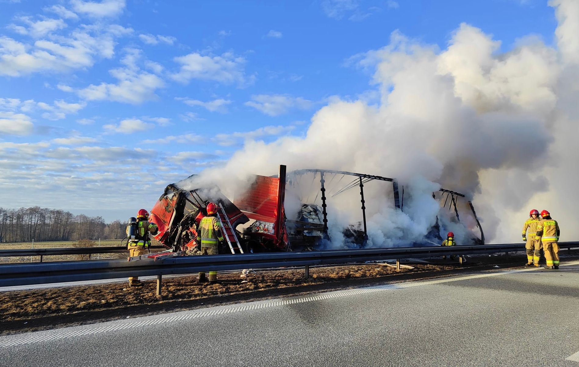 pożar ciężarówki A2 kowalewek - Wielkopolska Policja 