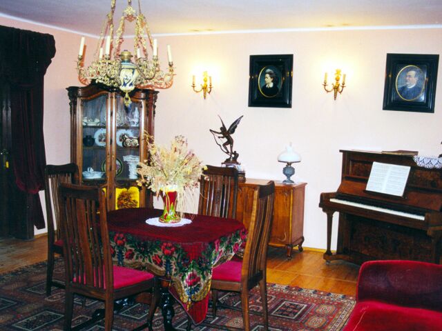 Dworek w Russowie. Dom Niechciców - Muzeum Okręgowe Ziemi Kaliskiej