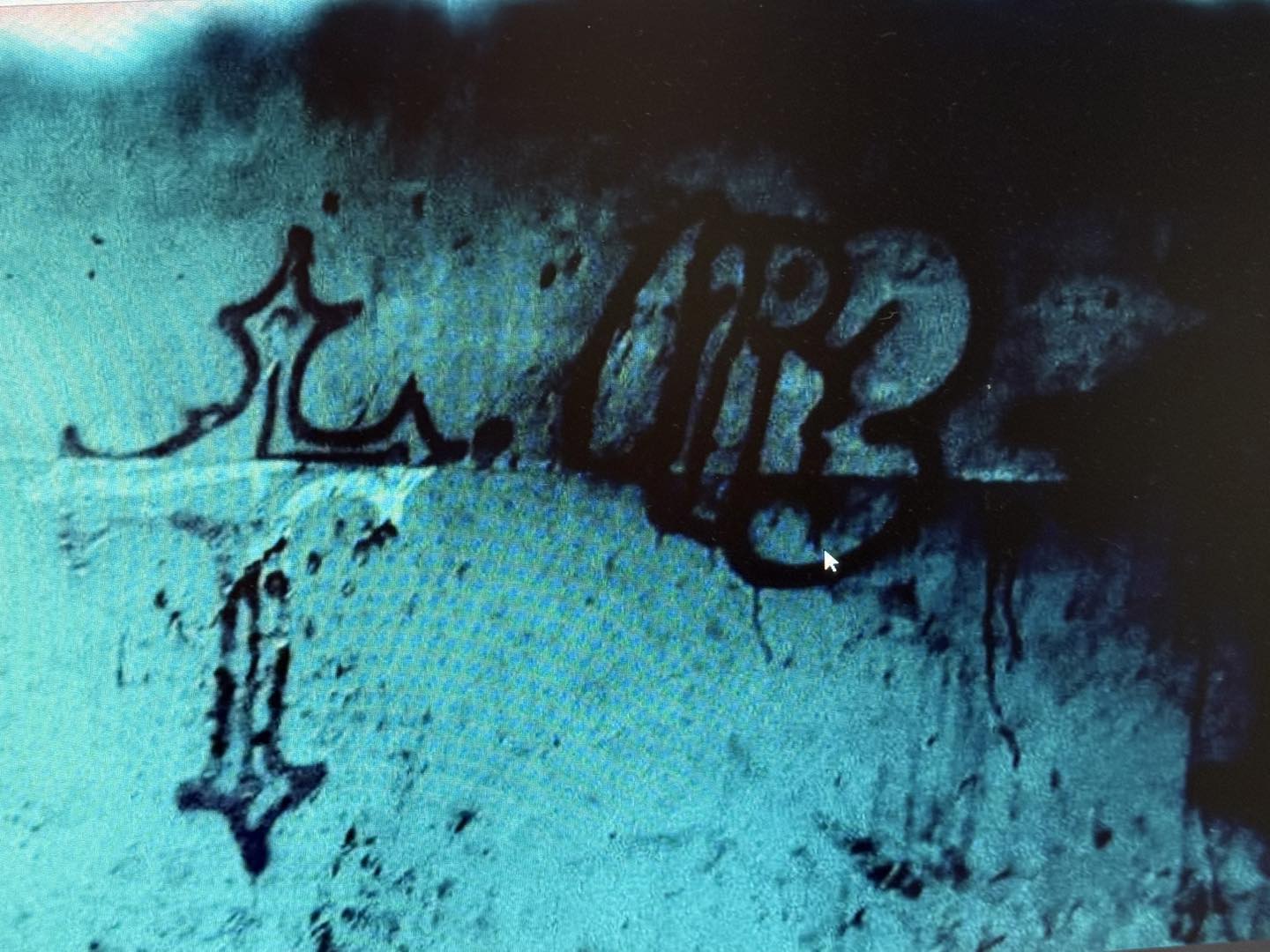 graffiti parozownia gniezno - KPP Gniezno