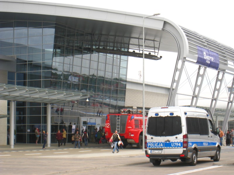 Drzwi otwarte na lotnisku - Agnieszka Maciejewska