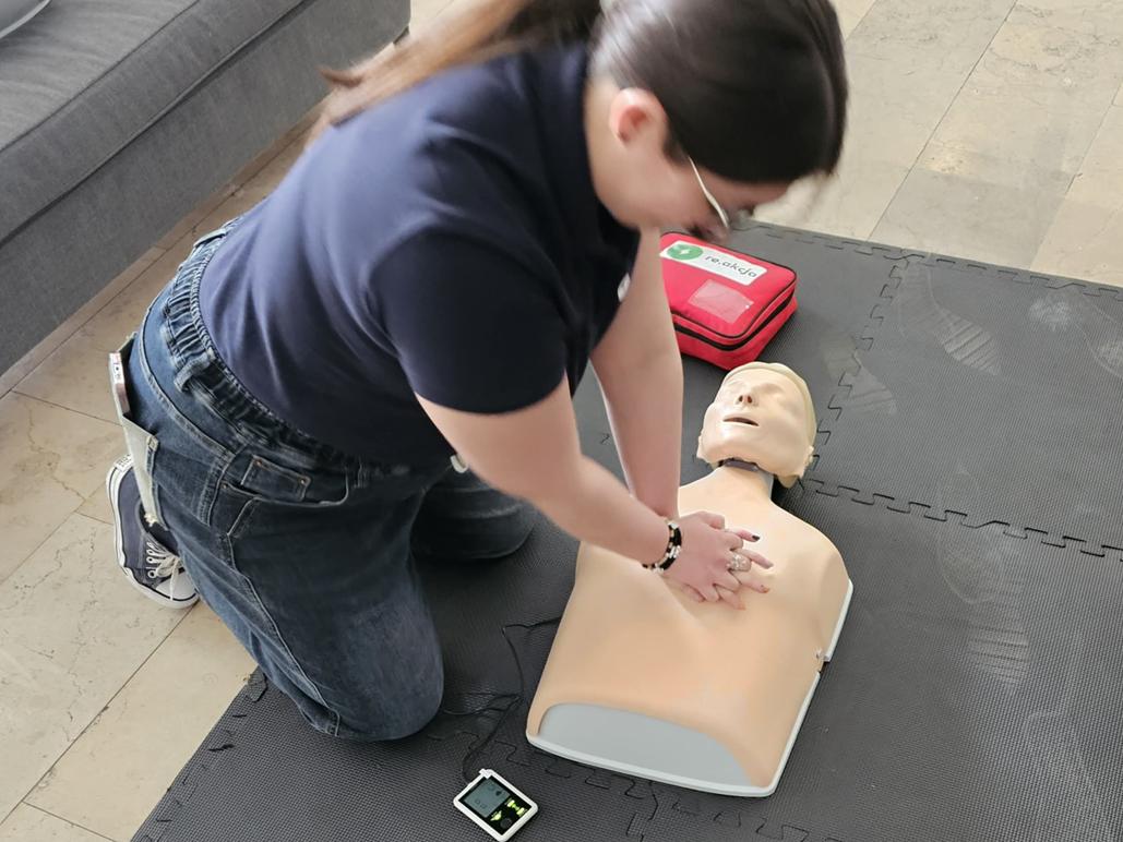 resuscytacja fantom RKO sztuczne oddychanie (Copy) - Julian Kozanecki - Radio Poznań