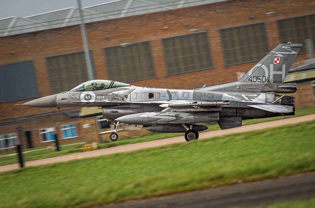 F16 samolot myśliwiec wojsko lotnictwo - plut. Marcin Kurkus 31BLT