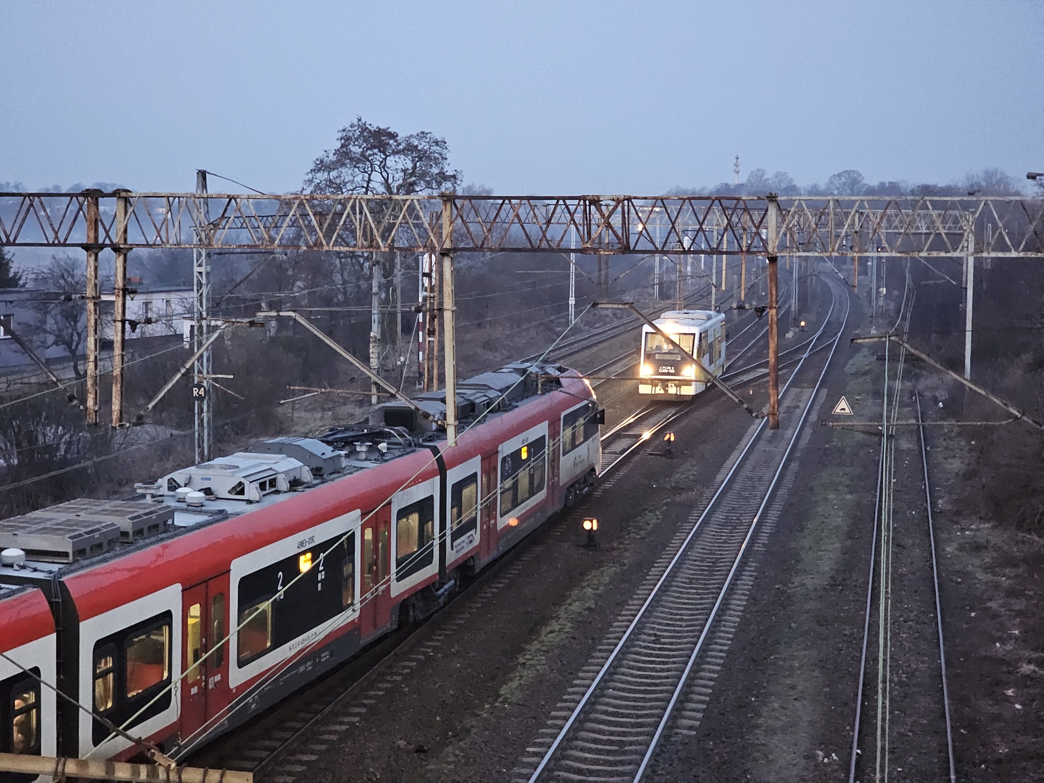 dwa pociągi na jednym torze - Gniezno24.com