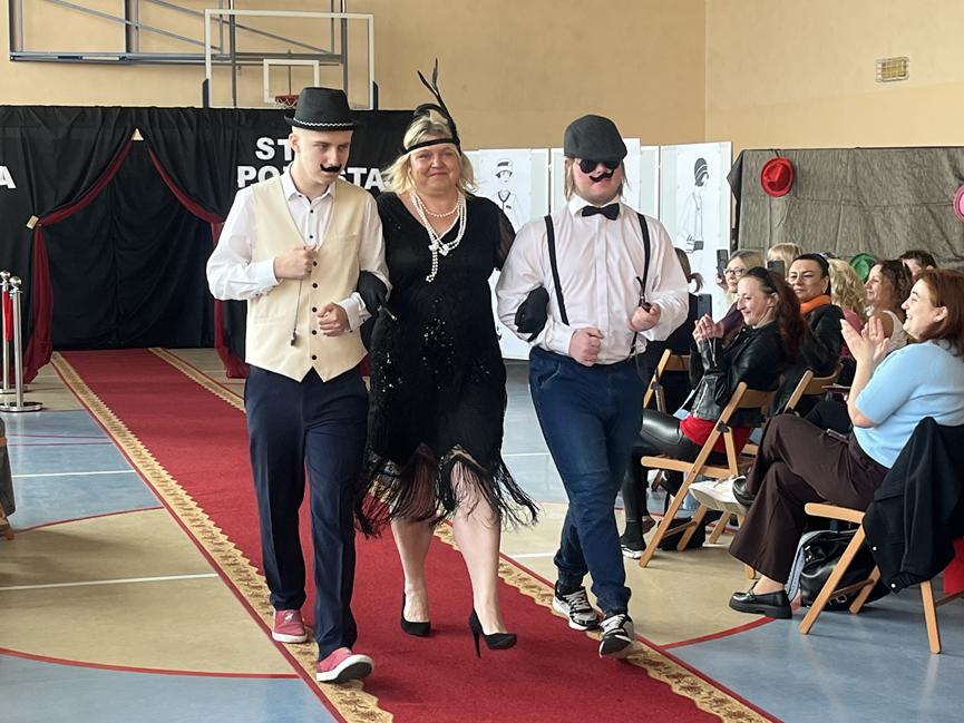 pokaz mody w szkole specjalnej - Danuta Synkiewicz