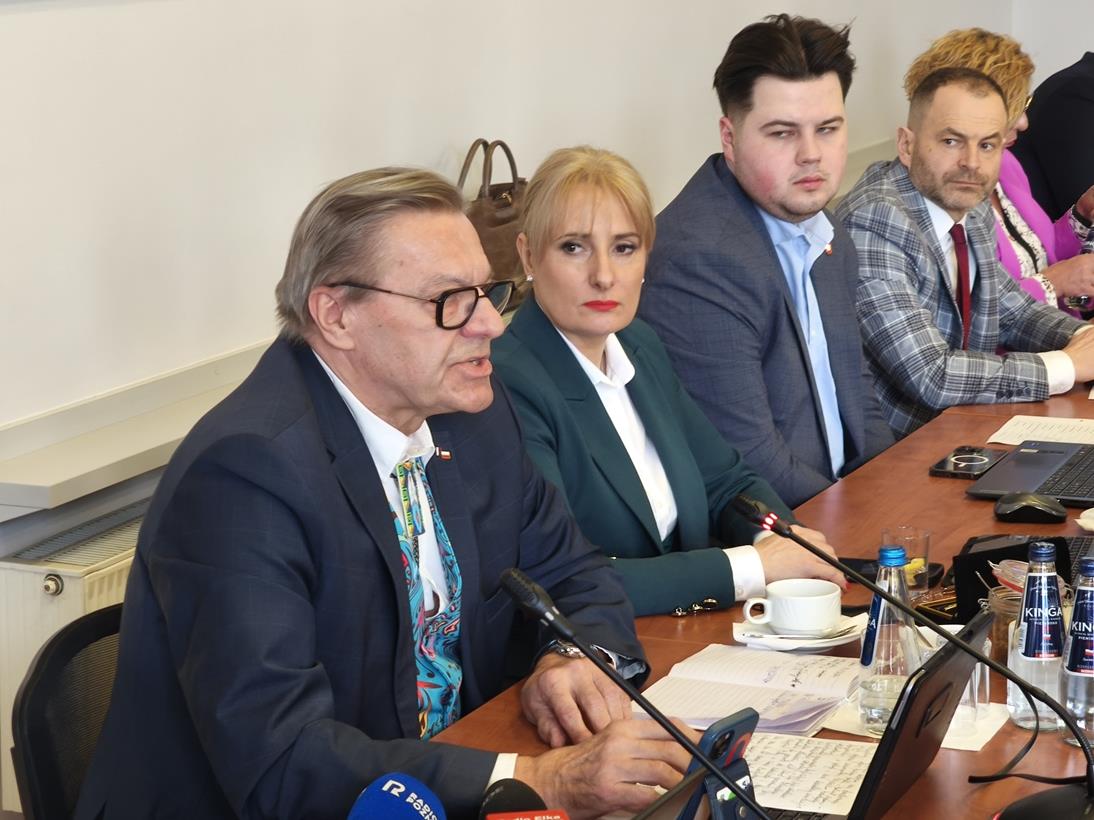  radny Jacek Adamczak, członek zlikwidowanej Delegatury Leszczyńskiej Wielkopolskiej Izby Lekarskiej sesja rady miejskiej - Bartłomiej Klupś - Radio Poznań