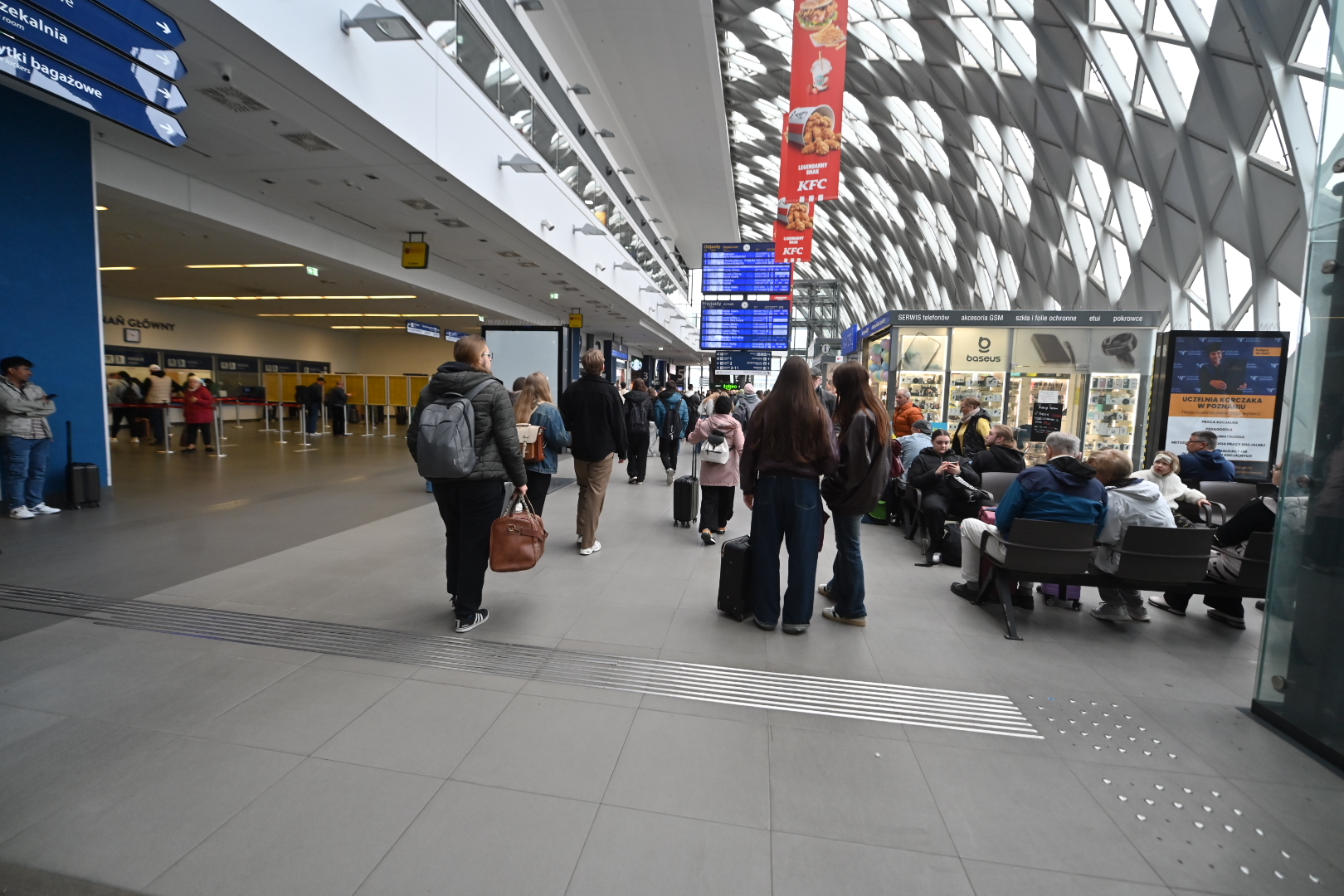 ruch dworzec pkp poznań - Wojtek Wardejn