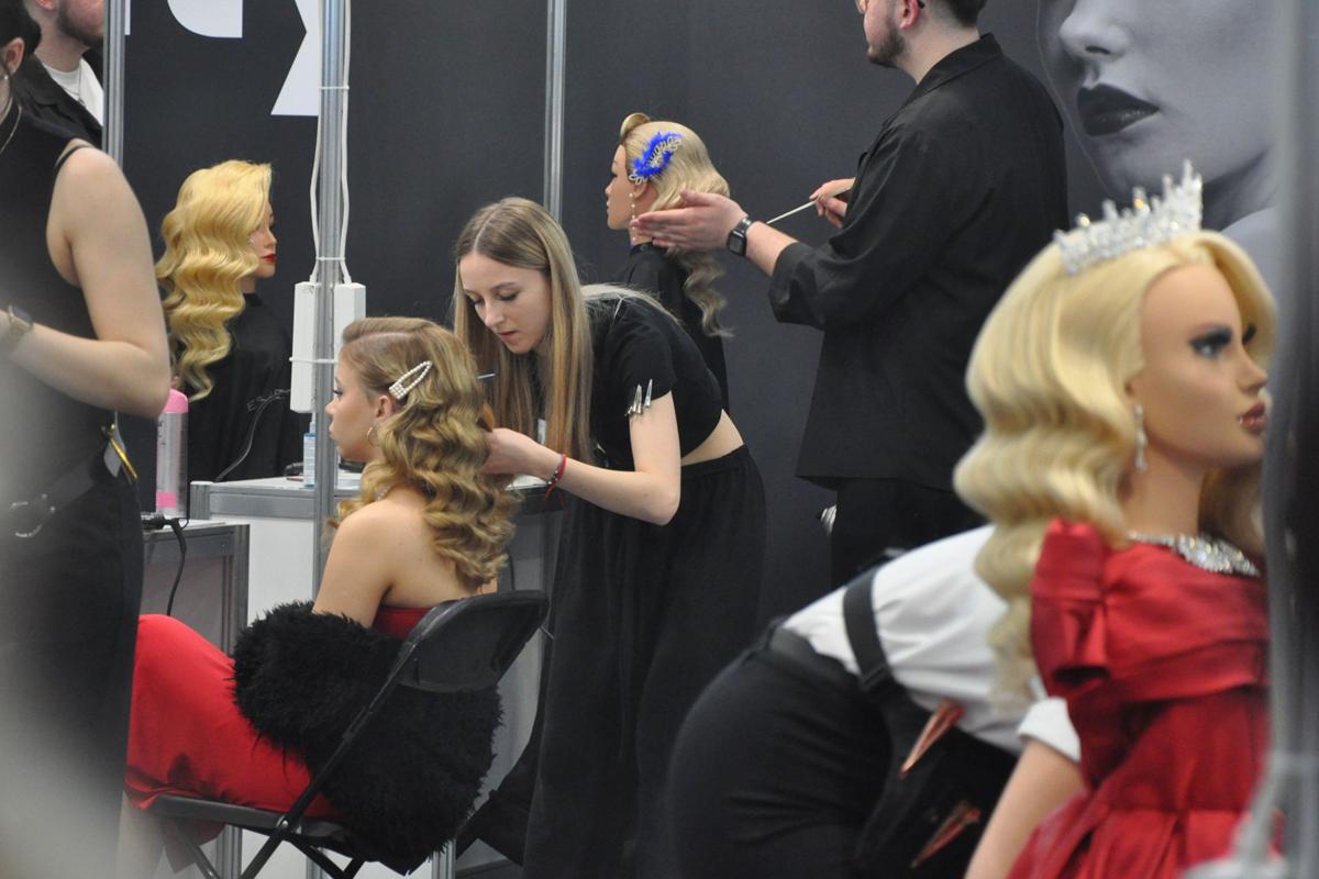 zawody fryzjerskie fryzura beauty look - Eliza Hajdenrajch - Radio Poznań