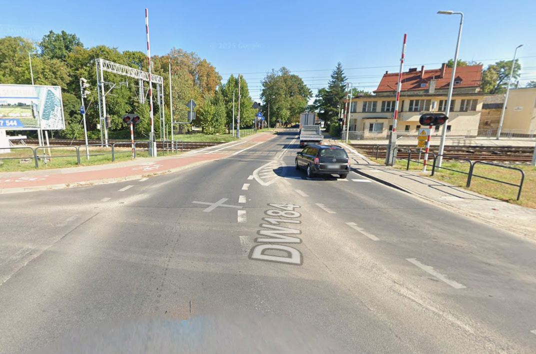 przejazd kolejowy szamotuły - Google Maps