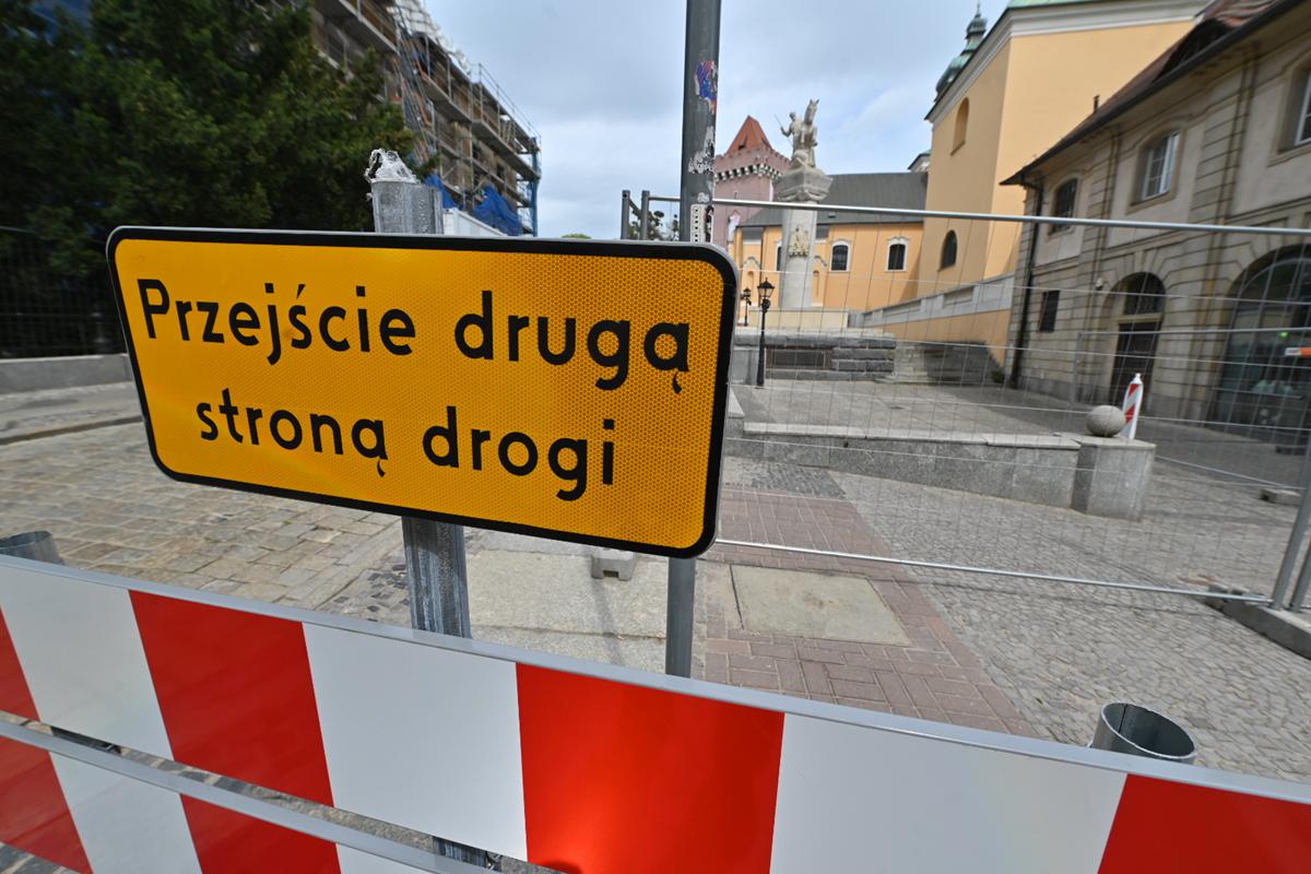 skwer przy pomniku ułanów - Wojtek Wardejn - Radio Poznań
