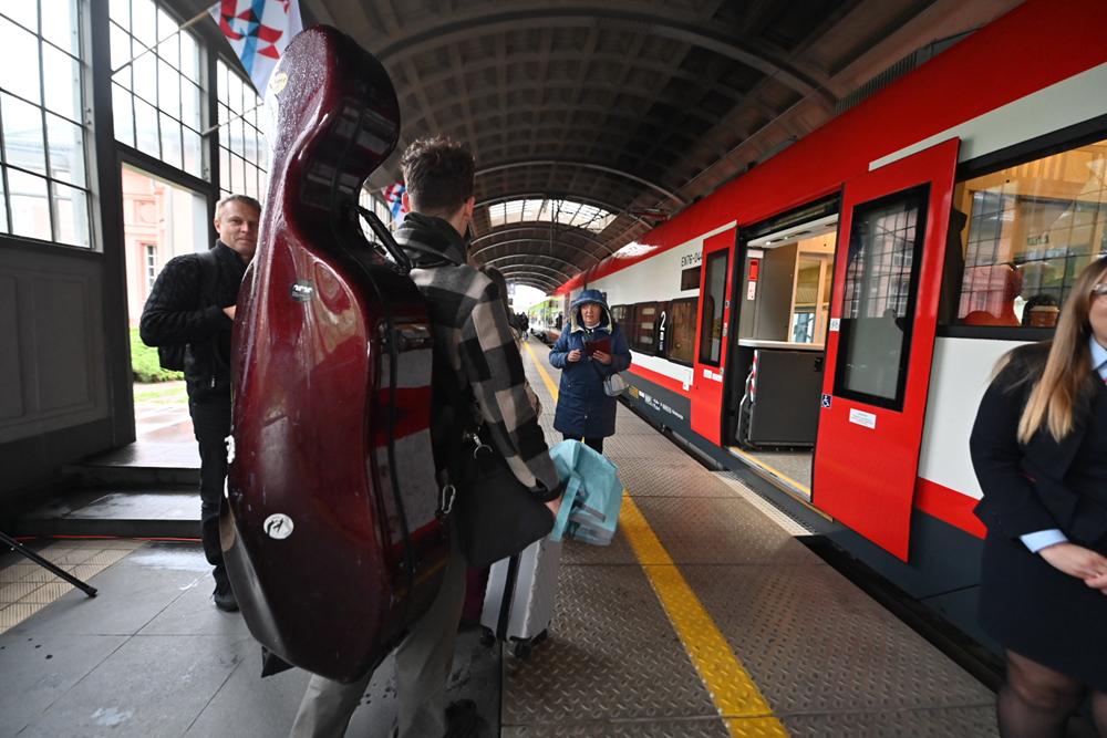 filharmonia pociąg Poznań Warszawa muzycy - Wojtek Wardejn - Radio Poznań