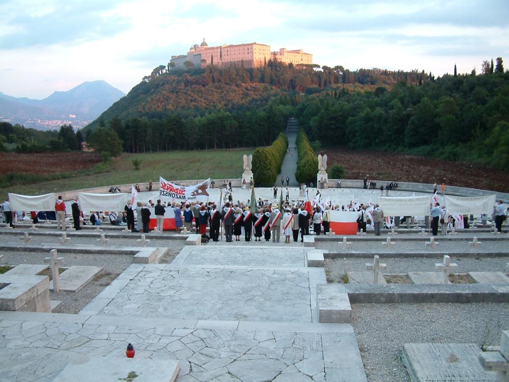 monte cassino cmentarz - Radomił - Creative Commons Attribution-Share Alike 3.0 Unported 
