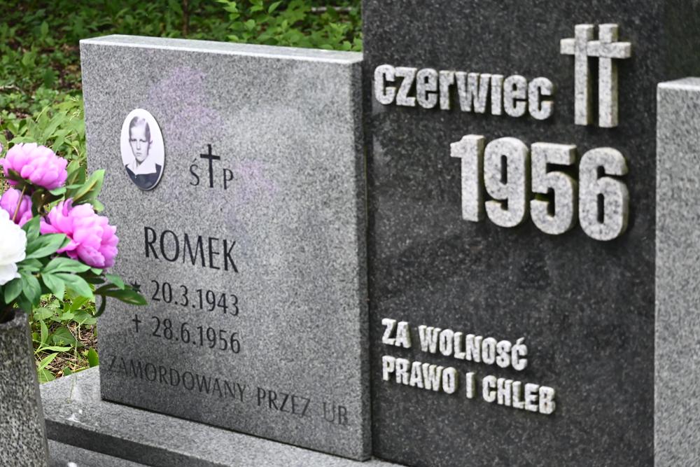 Światełko dla Czerwca znicze groby strzałkowski ofiary Czerwiec 1956 56 - Maciej Trzciński - Radio Poznań
