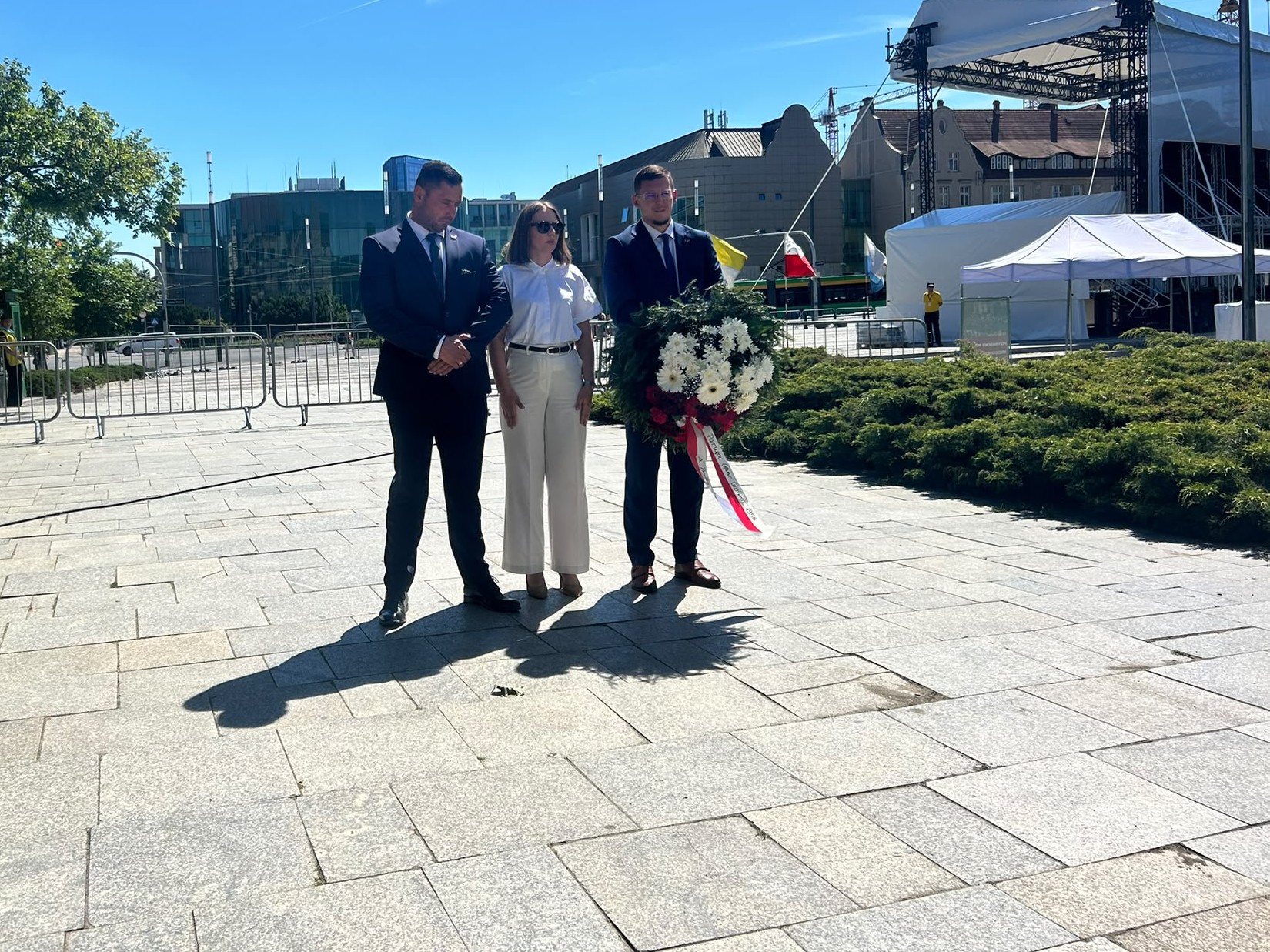 anna bryłka kwiaty pomnik czerwca - Szymon Majchrzak