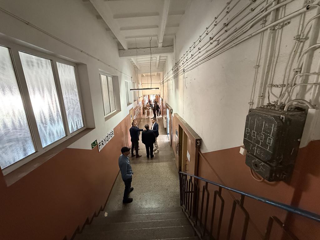 Centrum Kształcenia Zawodowego Chodzież Szkoła Zawodówka korytarz szkolny - Marek Wolski - Radio Poznań