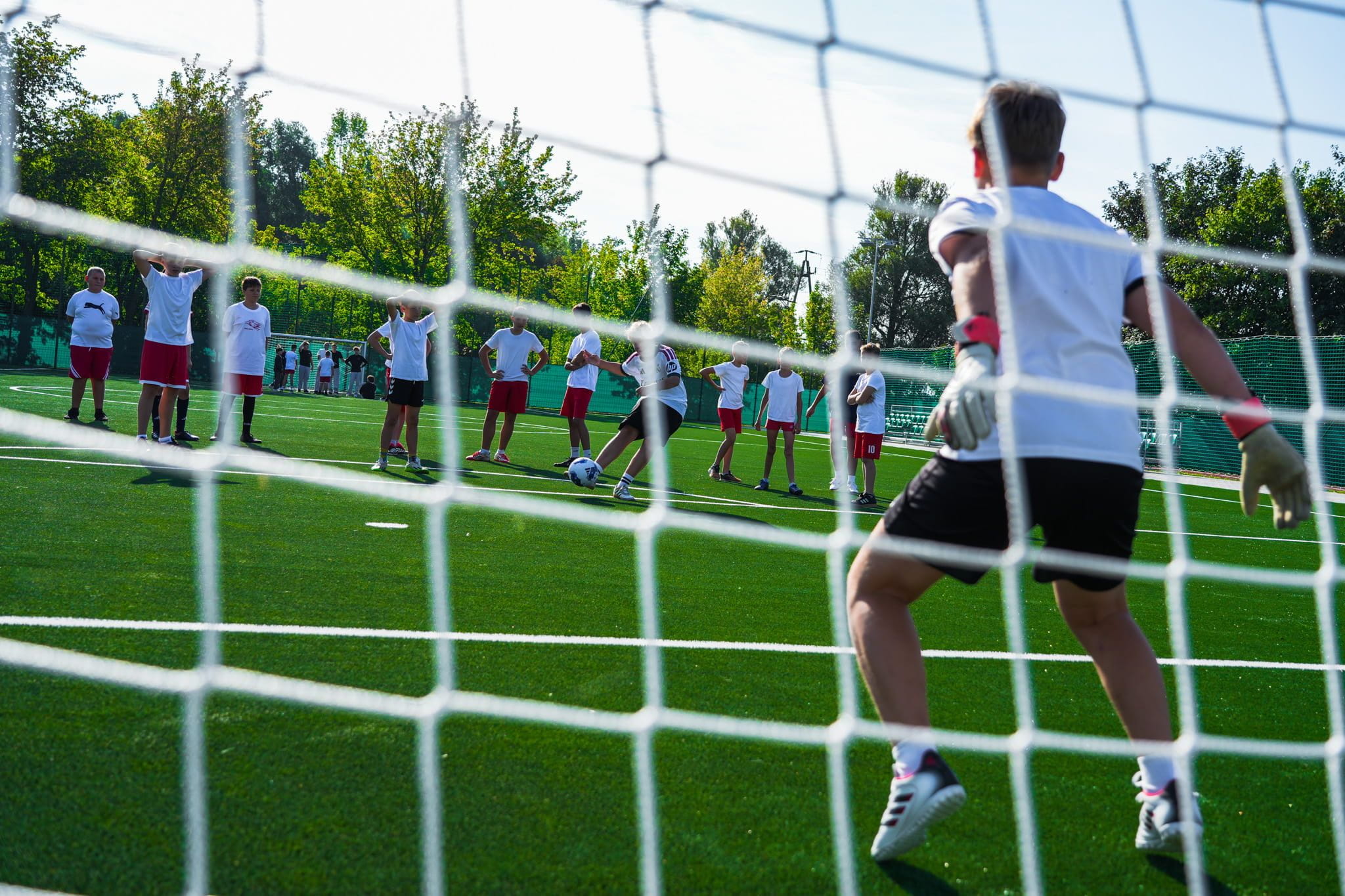 Sport boisko orlik bramka dzieci młodzież aktywność piłka nożna rekreacja bieżnia - Maciej Trzciński - Radio Poznań
