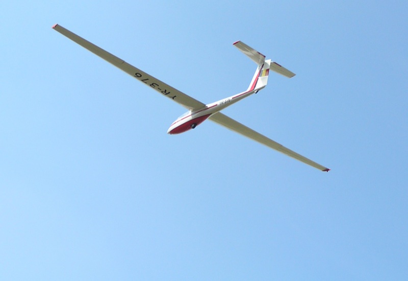 Szybowiec na niebie - www.sxc.hu