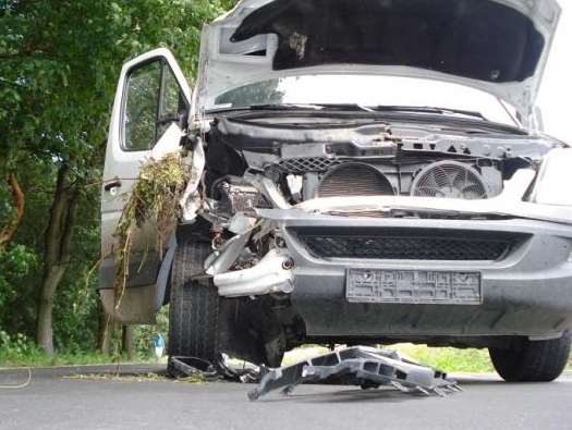 Samochód rozbity, poduszka, wypadek - Policja/Poznań