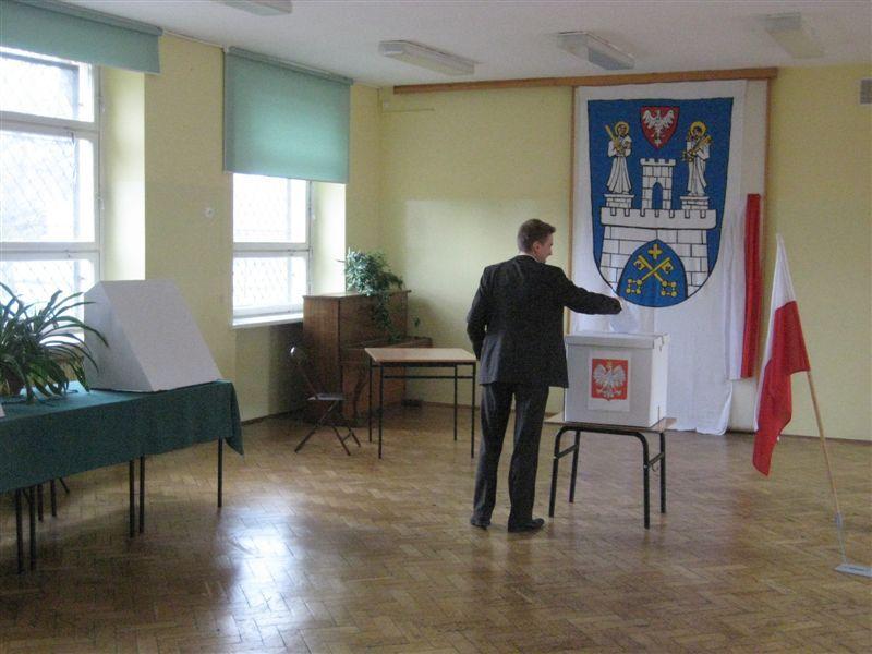 Wybory do rad osiedli 20100608 - Archiwum Radia Merkury