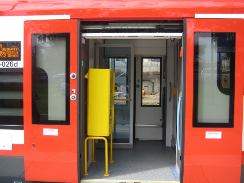 Nowy ELF na dworcu - Adam Michalkiewicz