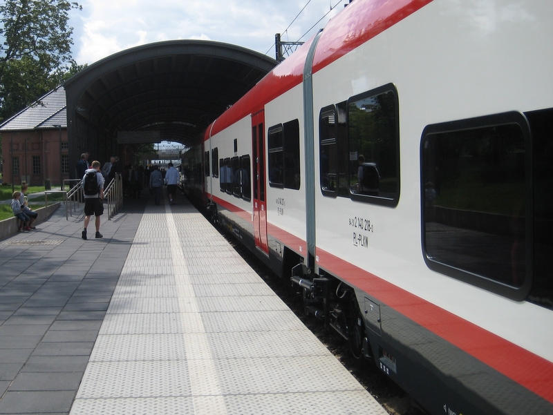 Nowy ELF na dworcu - Adam Michalkiewicz