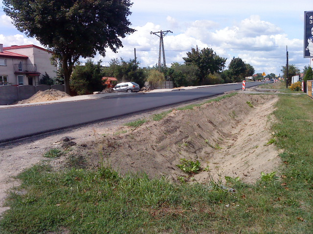 Jezdnia bez chodnika - Turek - Iwona Krzyżak