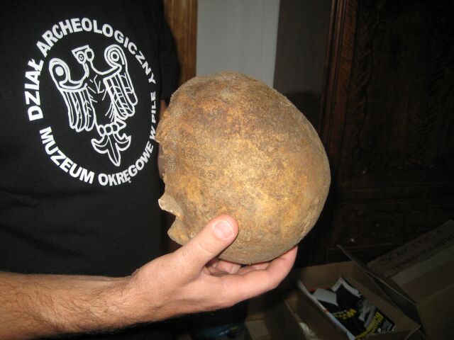 cmentarz piła czaszka - Wiesława Pinkowska