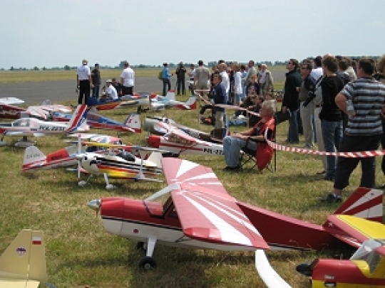 Zawody modelarskie - samolot - Magda Konieczna