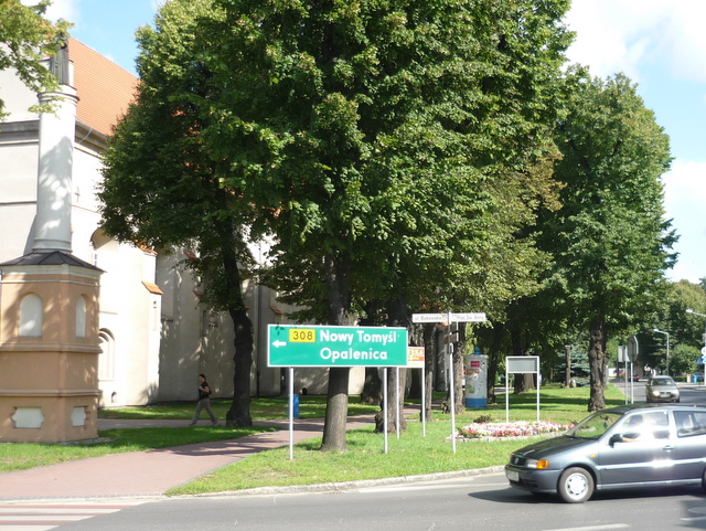 Figura koło ronda w Grodzisku - Krzysztof Sadowski