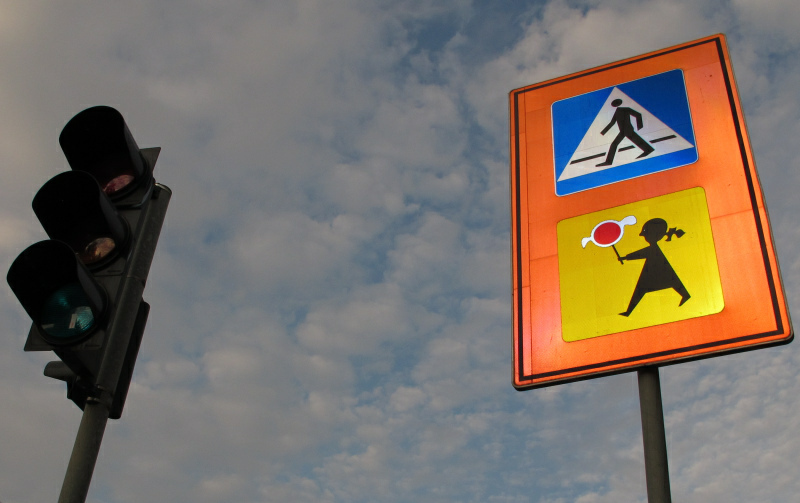 przejście dla dzieci światła znak - TomFoto