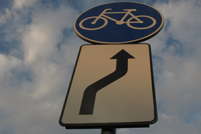 droga rowerowa zjazd znak - TomFoto