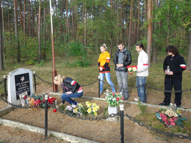 Młodzież ze WSPAK i szkół poznańskich w rajdzie do Lasów Kobylnickich 