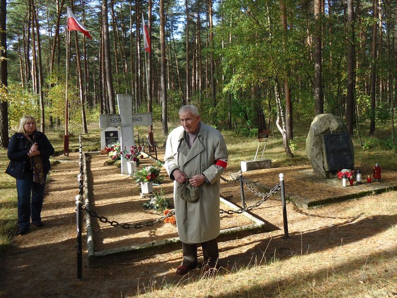 Młodzież ze WSPAK i szkół poznańskich w rajdzie do Lasów Kobylnickich 