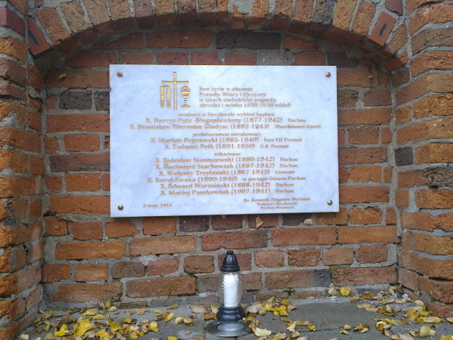 Zapal znicz pamięci 2012 - Towarzystwo Miłośników Ziemi Sierakowskiej fot. Jarosław T. Łożyński