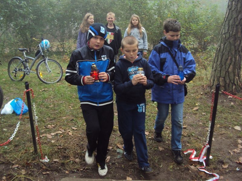 Zapal Znicz Pamięci - lasy Zakrzewskie