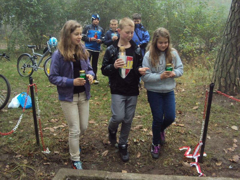 Zapal Znicz Pamięci - lasy Zakrzewskie