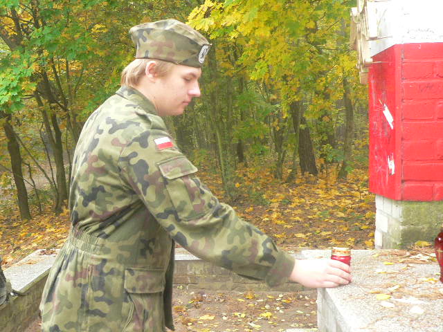 Znicze w miejscach pamięci w Gnieźnie i okolicach